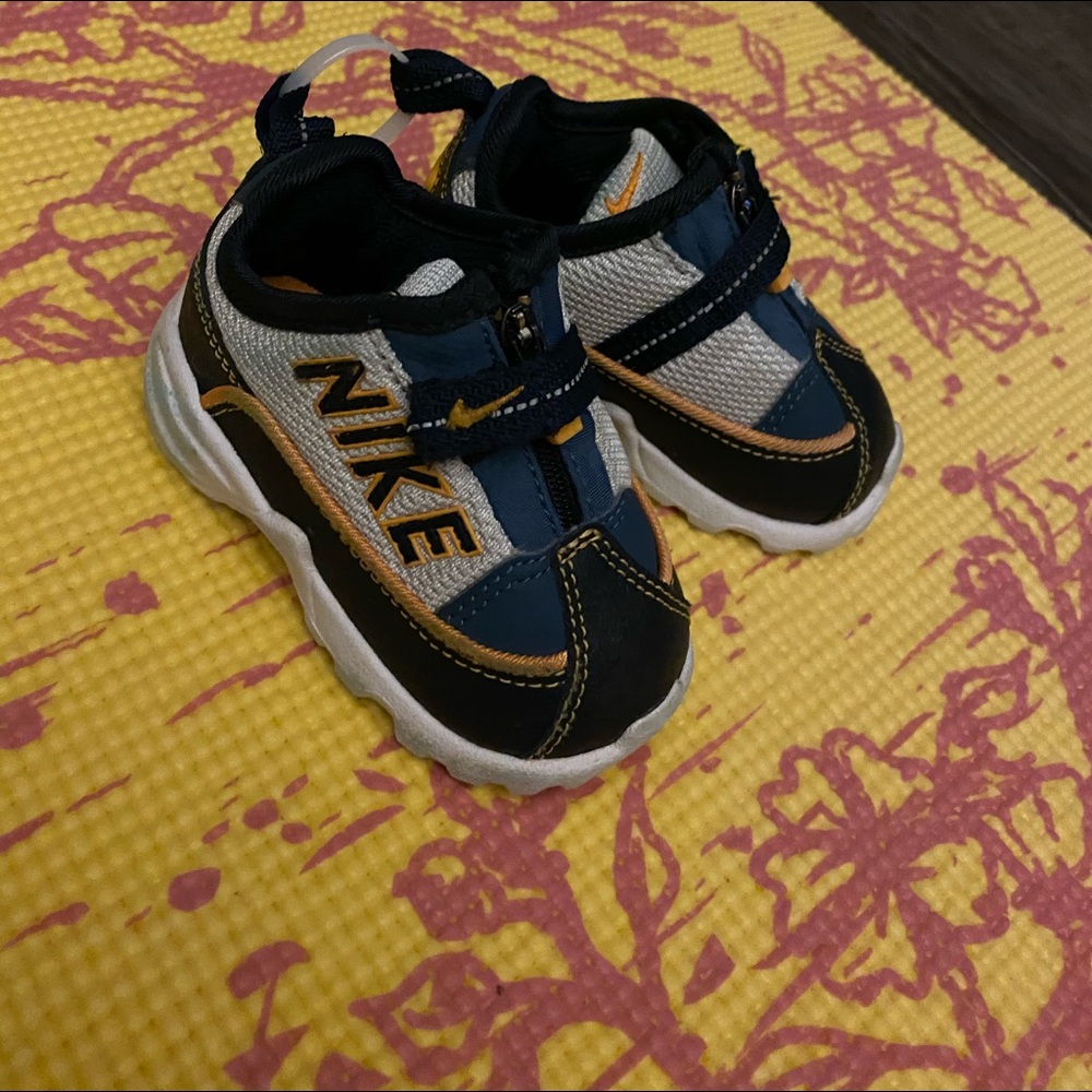 Baby shoes